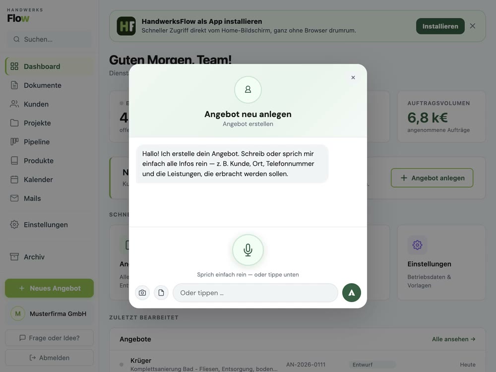 HandwerksFlow-Dashboard mit geöffnetem Dialog „Angebot neu anlegen“: Auftrag einsprechen oder eintippen